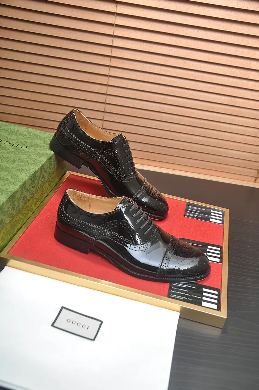 Men's shoes💰660💶 Brand: GUCCI (Gucci) Standard code: Men's code 39/44 (45/46 can be customized) Grade: Same as the official website Original quality Material: Original cowhide Water-dyed cowhide lining Original rubber outsole Style category: Men's fashionable casual leather shoes Distinguished big-name luxury elements top luxury Color: Actual picture